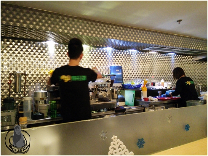 green-waffle-diner-2