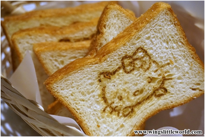 hello-kitty-cafe-10