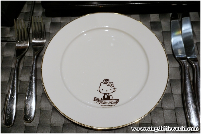 hello-kitty-cafe-4