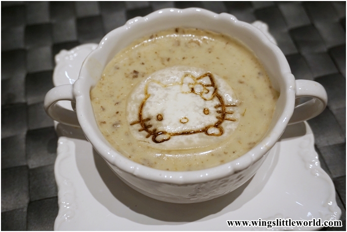 hello-kitty-cafe-8